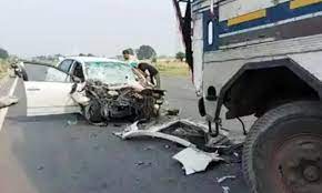 5 of family killed in car-truck collision in Amravati | 5 of family killed in car-truck collision in Amravati 5 of family killed in car-truck collision in Amravati | 5 of family killed in car-truck collision in Amravati