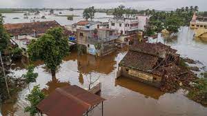 Yavatmal: 2 Indian Airforce roped to rescue 45 people who are stranded in floods amid heavy rainfall | Yavatmal: 2 Indian Airforce roped to rescue 45 people who are stranded in floods amid heavy rainfall