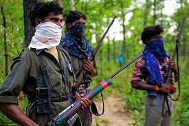 Maharashtra: 2 Naxalites with cumulative reward of Rs 8 lakh surrender in Gadchiroli | Maharashtra: 2 Naxalites with cumulative reward of Rs 8 lakh surrender in Gadchiroli