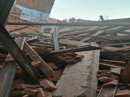 Thane: Portion of wall collapses in chawl, no casualties reported | Thane: Portion of wall collapses in chawl, no casualties reported Thane: Portion of wall collapses in chawl, no casualties reported | Thane: Portion of wall collapses in chawl, no casualties reported