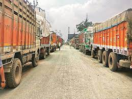 Dombivli Traffic Update: Heavy Vehicles Prohibited on Shilphata Road on Sunday Due to 'Shasan Aplya Dari' Program | Dombivli Traffic Update: Heavy Vehicles Prohibited on Shilphata Road on Sunday Due to 'Shasan Aplya Dari' Program