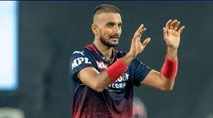 RCB pacer Harshal Patel leaves IPL bio-bubble after his sister's death | RCB pacer Harshal Patel leaves IPL bio-bubble after his sister's death