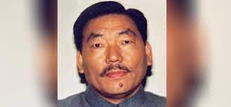 Sikkim: Former CM Pawan Chamling's convoy attacked with stones ; 4 arrested | Sikkim: Former CM Pawan Chamling's convoy attacked with stones ; 4 arrested Sikkim: Former CM Pawan Chamling's convoy attacked with stones ; 4 arrested | Sikkim: Former CM Pawan Chamling's convoy attacked with stones ; 4 arrested