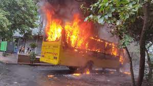Palghar: School bus catches fire, children escape unhurt | Palghar: School bus catches fire, children escape unhurt Palghar: School bus catches fire, children escape unhurt | Palghar: School bus catches fire, children escape unhurt