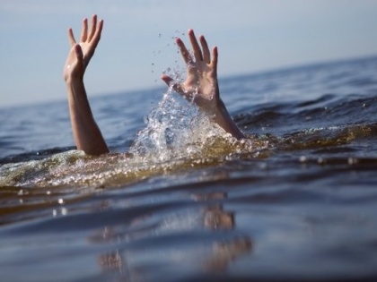 Raigad: 18-year-old youth drowns while swimming | Raigad: 18-year-old youth drowns while swimming