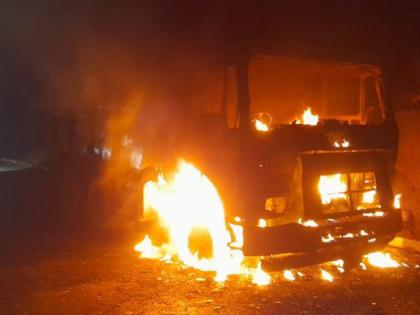 Thane: Dumper Catches Fire on Shil-Mahape Road in Diva, No Injuries Reported | Thane: Dumper Catches Fire on Shil-Mahape Road in Diva, No Injuries Reported