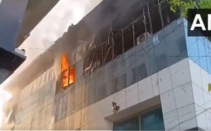 Madhya Pradesh Restaurant Fire: Major Blaze Engulfs Indore Restro, Rescue Operations Underway (Watch Video) | Madhya Pradesh Restaurant Fire: Major Blaze Engulfs Indore Restro, Rescue Operations Underway (Watch Video)