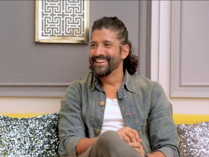 Farhan Akhtar escapes major tragedy, after concert stage collapses | Farhan Akhtar escapes major tragedy, after concert stage collapses