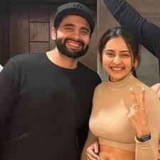 Jackky Bhagnani Calls Rakul Preet Singh ‘Meri Phuljadi’ as She Stuns on the Phuljadi Cover | Jackky Bhagnani Calls Rakul Preet Singh ‘Meri Phuljadi’ as She Stuns on the Phuljadi Cover Jackky Bhagnani Calls Rakul Preet Singh ‘Meri Phuljadi’ as She Stuns on the Phuljadi Cover | Jackky Bhagnani Calls Rakul Preet Singh ‘Meri Phuljadi’ as She Stuns on the Phuljadi Cover