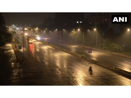 Mumbai experiences a light shower of rainfall on Monday morning | Mumbai experiences a light shower of rainfall on Monday morning