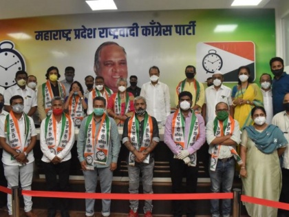 Marathi actors join Nationalist Congress Party | Marathi actors join Nationalist Congress Party