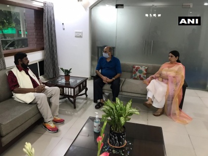 Union Minister Ramdas Athawale meets Sushant's family in Faridabad | Union Minister Ramdas Athawale meets Sushant's family in Faridabad
