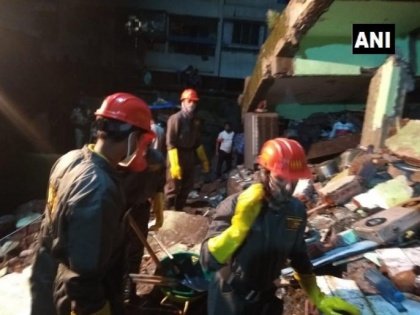 Watch Video! Thane: 10 dead, 20 feared trapped after building collapses in Bhiwandi | Watch Video! Thane: 10 dead, 20 feared trapped after building collapses in Bhiwandi