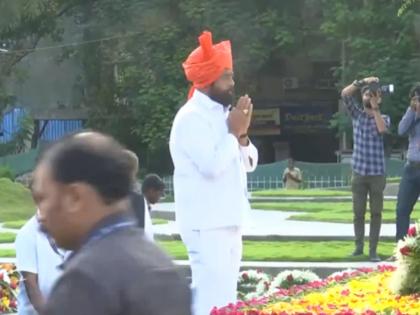 Maharashtra Foundation Day 2024: CM Eknath Shinde Pays Tribute to Samyukta Maharashtra Movement Martyrs in Mumbai (Watch Video) | Maharashtra Foundation Day 2024: CM Eknath Shinde Pays Tribute to Samyukta Maharashtra Movement Martyrs in Mumbai (Watch Video)