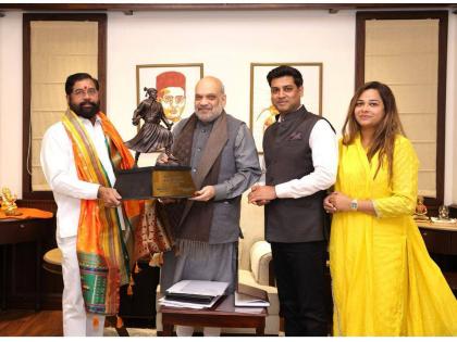 Eknath Shinde, MP Shrikant Shinde Meet Amit Shah, Present Traditional Shawl and Chhatrapati Shivaji Maharaj Idol