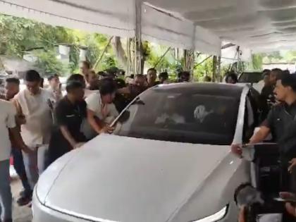 Eknath Shinde Takes First Ride in Tesla After Elon Musk’s Company Opens First Mumbai Showroom | Eknath Shinde Takes First Ride in Tesla After Elon Musk’s Company Opens First Mumbai Showroom Eknath Shinde Takes First Ride in Tesla After Elon Musk’s Company Opens First Mumbai Showroom | Eknath Shinde Takes First Ride in Tesla After Elon Musk’s Company Opens First Mumbai Showroom