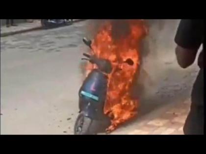 Telangana: Electric scooter battery explodes while charging at home, 80-year-old dies, 4 injured | Telangana: Electric scooter battery explodes while charging at home, 80-year-old dies, 4 injured