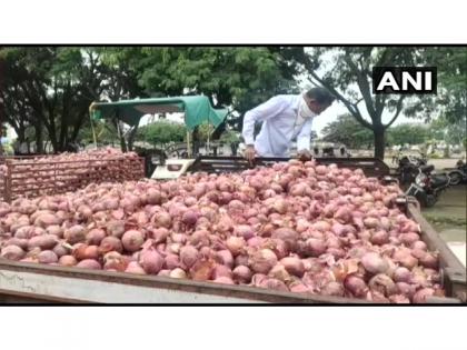 Maha: Trading resumes at onion wholesale market in Nashik after 4 days | Maha: Trading resumes at onion wholesale market in Nashik after 4 days