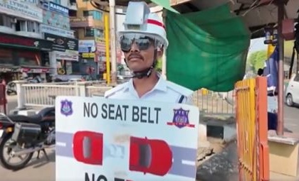 AC Helmets For Cops in Gujarat: Vadodara Traffic Police Provide Unique Headgear To Combat Summer Heat (Watch Video | AC Helmets For Cops in Gujarat: Vadodara Traffic Police Provide Unique Headgear To Combat Summer Heat (Watch Video