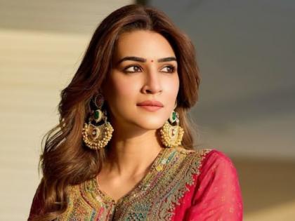 Kriti Sanon Turns Heads While Shooting in Her Hometown Delhi for Upcoming Film Tere Ishk Mein | Kriti Sanon Turns Heads While Shooting in Her Hometown Delhi for Upcoming Film Tere Ishk Mein