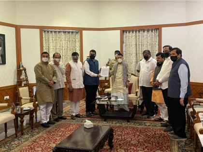 Mumbai: BJP leaders meet Governor over Parambir Singh's corruption allegation against Deshmukh | Mumbai: BJP leaders meet Governor over Parambir Singh's corruption allegation against Deshmukh