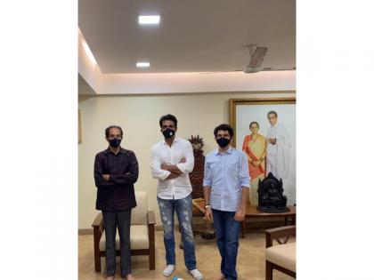 Under fire from Shiv Sena, Sonu Sood meets Thackerays | Under fire from Shiv Sena, Sonu Sood meets Thackerays Under fire from Shiv Sena, Sonu Sood meets Thackerays | Under fire from Shiv Sena, Sonu Sood meets Thackerays