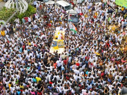 Watch: Baramati gathers to welcome Deputy CM Ajit Pawar with flowers and enthusiastic chants | Watch: Baramati gathers to welcome Deputy CM Ajit Pawar with flowers and enthusiastic chants Watch: Baramati gathers to welcome Deputy CM Ajit Pawar with flowers and enthusiastic chants | Watch: Baramati gathers to welcome Deputy CM Ajit Pawar with flowers and enthusiastic chants