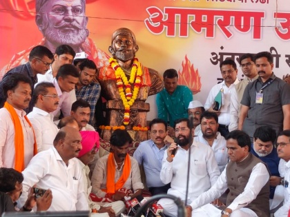 Maha CM Eknath Shinde meets Maratha quota activist Manoj Jarange in Jalna | Maha CM Eknath Shinde meets Maratha quota activist Manoj Jarange in Jalna