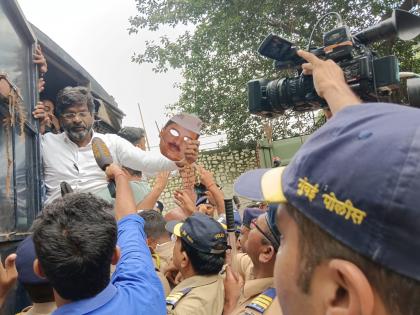AAP stages protests in Mumbai over arrest of MP Sanjay Singh; police detain workers | AAP stages protests in Mumbai over arrest of MP Sanjay Singh; police detain workers