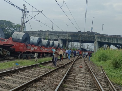 Goods train derails in Raigad district, operations on Panvel-Vasai route hit | Goods train derails in Raigad district, operations on Panvel-Vasai route hit