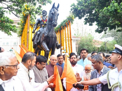 Maharashtra Governor and CM Shinde flag off Chhatrapati Shivaji Maharaj statue for installation in J&K | Maharashtra Governor and CM Shinde flag off Chhatrapati Shivaji Maharaj statue for installation in J&K