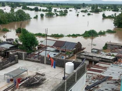 Floods hit Chandrapur; houses submerged, rescue operation underway | Floods hit Chandrapur; houses submerged, rescue operation underway