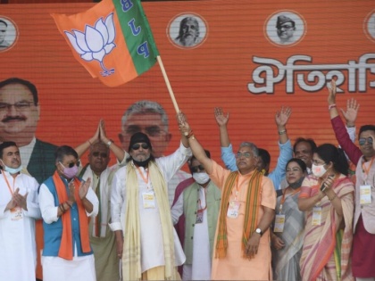 Actor Mithun Chakraborty joins BJP after exit from TMC | Actor Mithun Chakraborty joins BJP after exit from TMC
