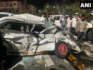 Over 40 vehicles damaged in major accident at Pune-Bengaluru highway | Over 40 vehicles damaged in major accident at Pune-Bengaluru highway