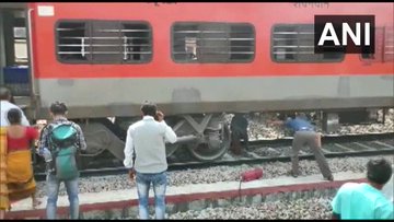 Fire breaks out in bogie of Bangalore- Howrah express | Fire breaks out in bogie of Bangalore- Howrah express