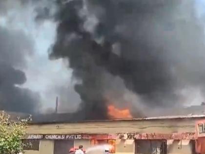 Maharashtra: Massive Fire Erupts at Chemical Factory In Jalgaon; 12 Workers Safely Evacuated (Watch Video) | Maharashtra: Massive Fire Erupts at Chemical Factory In Jalgaon; 12 Workers Safely Evacuated (Watch Video) Maharashtra: Massive Fire Erupts at Chemical Factory In Jalgaon; 12 Workers Safely Evacuated (Watch Video) | Maharashtra: Massive Fire Erupts at Chemical Factory In Jalgaon; 12 Workers Safely Evacuated (Watch Video)