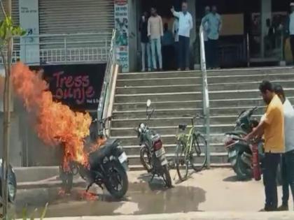 Watch: Bike bursts into flames in Baramati, leaves locals in shock | Watch: Bike bursts into flames in Baramati, leaves locals in shock