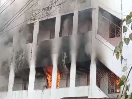 Fire in Andhra Pradesh Godown: Major Blaze Engulfs Warehouse in Vijaywada, Property Worth Rs 5 Crore Lost | Fire in Andhra Pradesh Godown: Major Blaze Engulfs Warehouse in Vijaywada, Property Worth Rs 5 Crore Lost