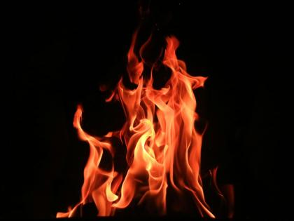 Latur: Woman Set on Fire for Questioning Husband Over Going Out with Female Friend, Four Booked for Attempted Murder | Latur: Woman Set on Fire for Questioning Husband Over Going Out with Female Friend, Four Booked for Attempted Murder