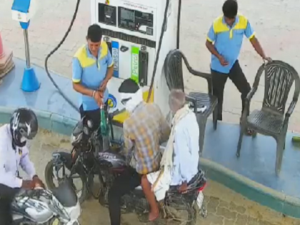 Watch: Mobile phone usage sparks bike fire at petrol pump in Nagpur | Watch: Mobile phone usage sparks bike fire at petrol pump in Nagpur