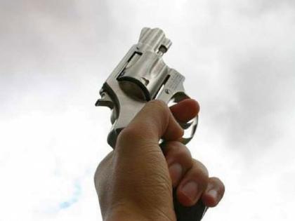 Satara Police Arrest Man Found Carrying Gun in Public | Satara Police Arrest Man Found Carrying Gun in Public