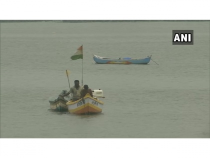 SEE PICS! Cyclone Nisarga: Mumbai fishermen return from sea as IMD warns of storm | SEE PICS! Cyclone Nisarga: Mumbai fishermen return from sea as IMD warns of storm