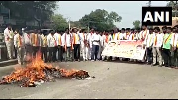 Pro-Kannada organisation activists held protests against Maharashtra in Gadag district over border dispute | Pro-Kannada organisation activists held protests against Maharashtra in Gadag district over border dispute