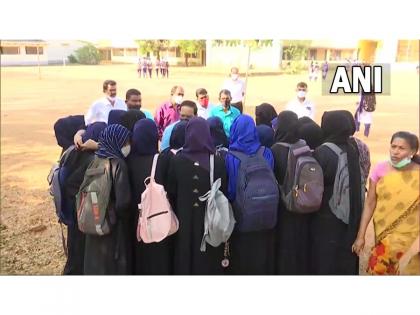 Karnataka: Students wearing hijab allowed entry in Government PU College | Karnataka: Students wearing hijab allowed entry in Government PU College
