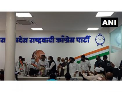 Malegaon: 27 corporators of Congress party join Nationalist Congress Party | Malegaon: 27 corporators of Congress party join Nationalist Congress Party