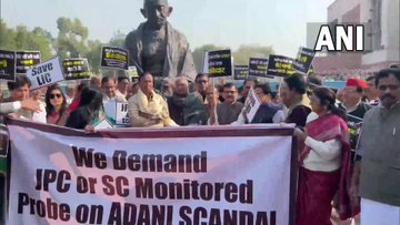 Congress stages protest outside SBI office in Mumbai over Adani issue | Congress stages protest outside SBI office in Mumbai over Adani issue