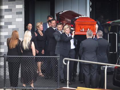 Shane Warne laid to rest at Melbourne, family and friends bid emotional good-bye to spin legend | Shane Warne laid to rest at Melbourne, family and friends bid emotional good-bye to spin legend