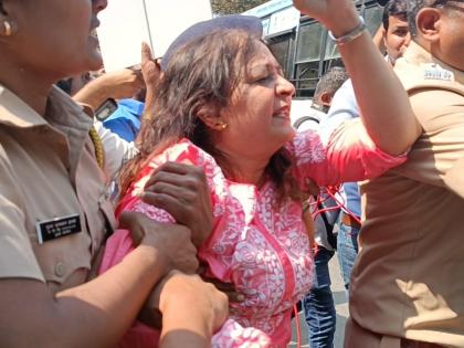 Mumbai AAP chief Preeti Menon dragged and detained by police amid protests against Manish Sisodia’s CBI arrest | Mumbai AAP chief Preeti Menon dragged and detained by police amid protests against Manish Sisodia’s CBI arrest