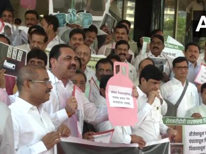 MVA MLAs protest against state government over hike in LPG cylinder price | MVA MLAs protest against state government over hike in LPG cylinder price