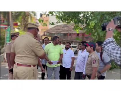 Pune Police detains MNS leader Ajay Shinde for performing Maha Aarti in Hanuman Temple | Pune Police detains MNS leader Ajay Shinde for performing Maha Aarti in Hanuman Temple Pune Police detains MNS leader Ajay Shinde for performing Maha Aarti in Hanuman Temple | Pune Police detains MNS leader Ajay Shinde for performing Maha Aarti in Hanuman Temple